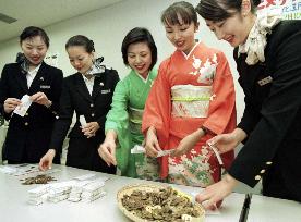 JAL stewardesses to wear kimonos on New Year flights